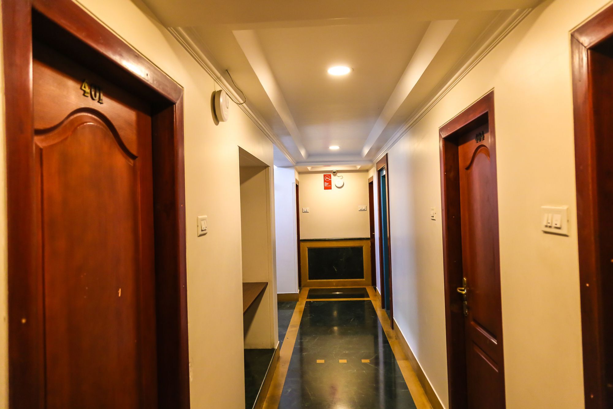 Hotel Lotus Poona Buitenkant foto