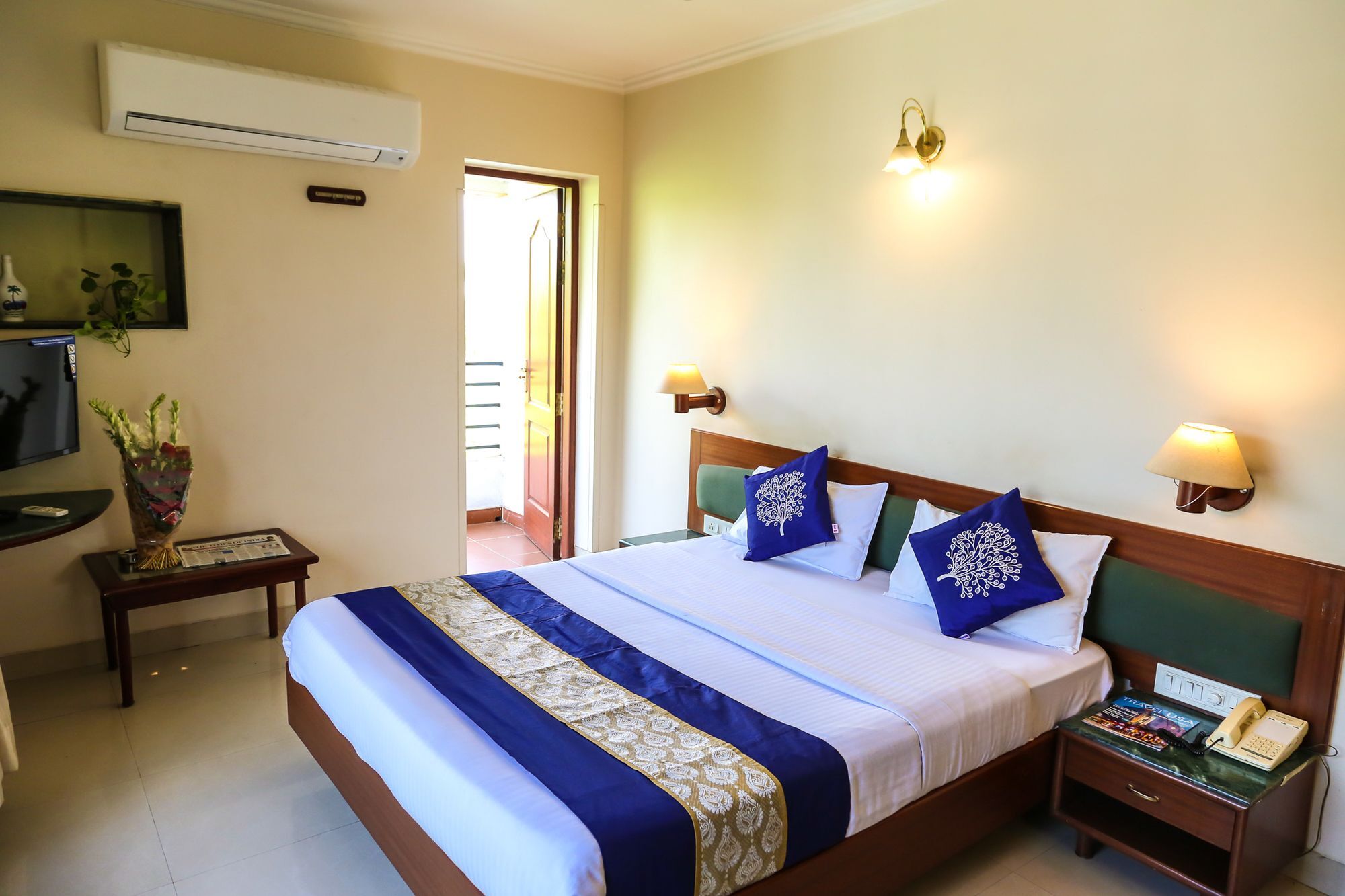 Hotel Lotus Poona Buitenkant foto