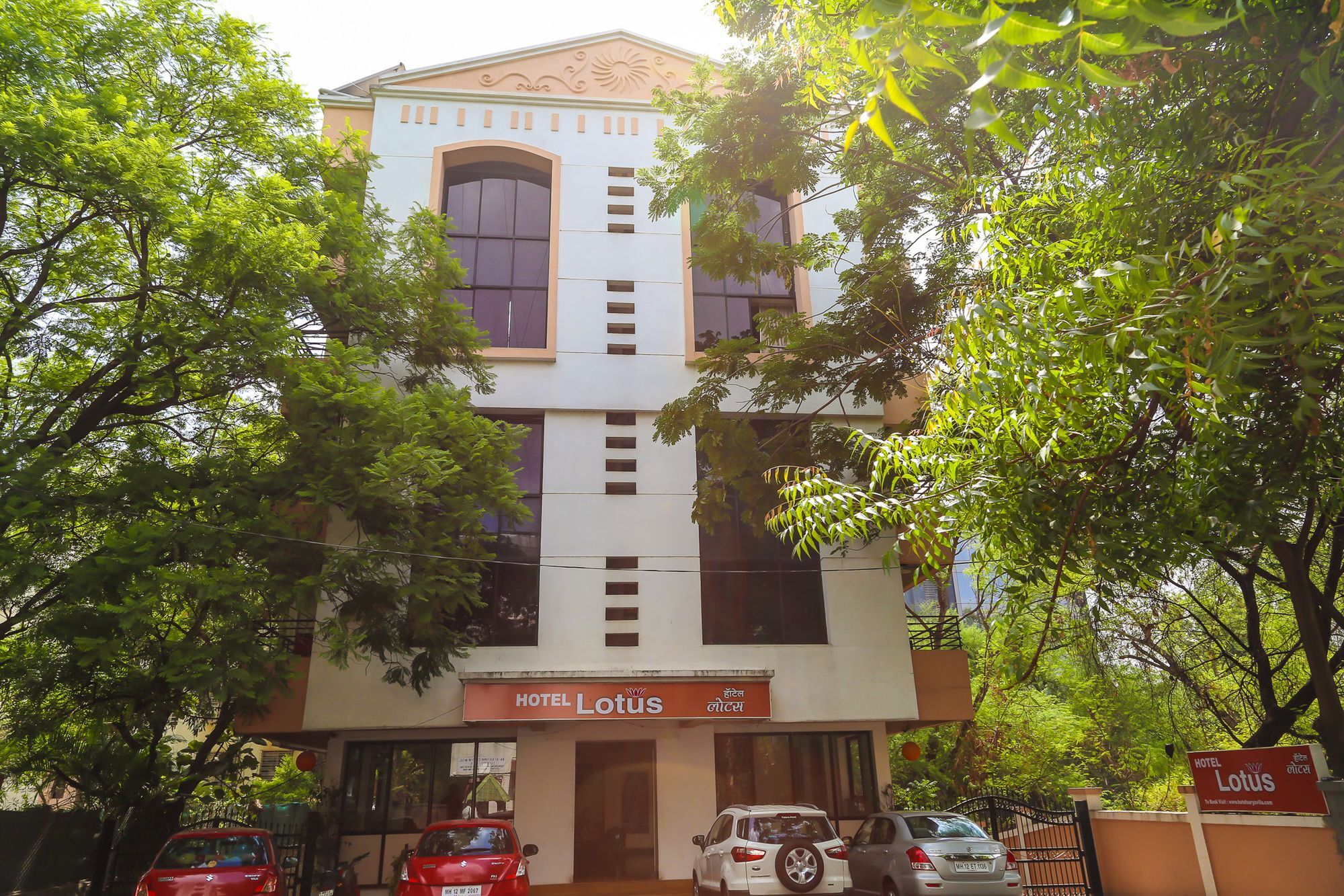 Hotel Lotus Poona Buitenkant foto