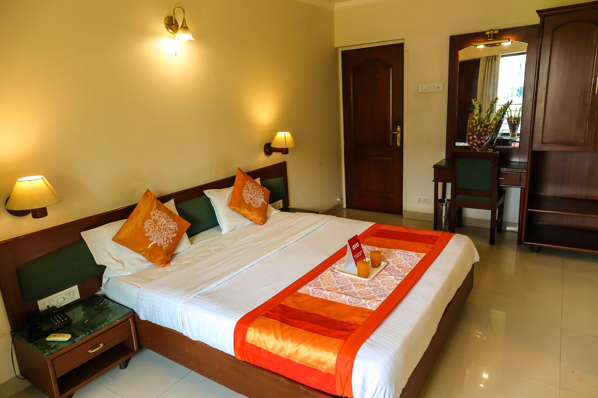 Hotel Lotus Poona Buitenkant foto
