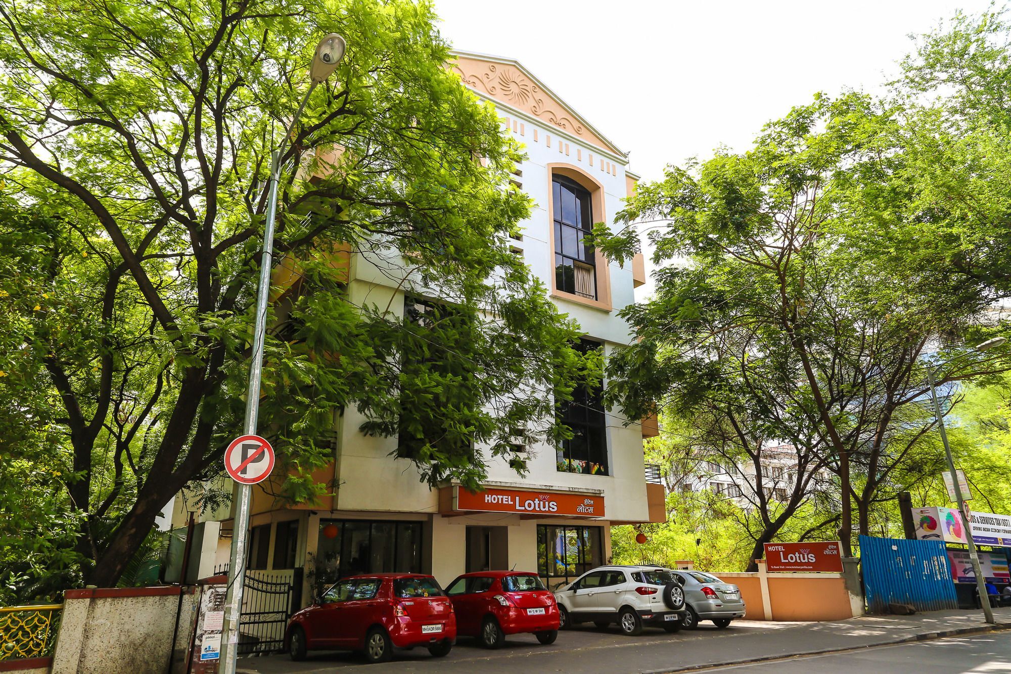 Hotel Lotus Poona Buitenkant foto